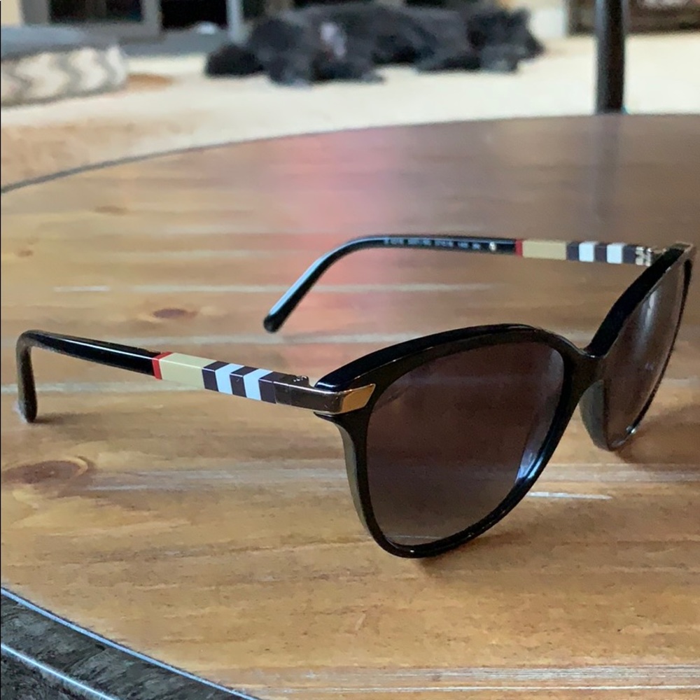 Burberry Sunglasses - Picture 2 of 3